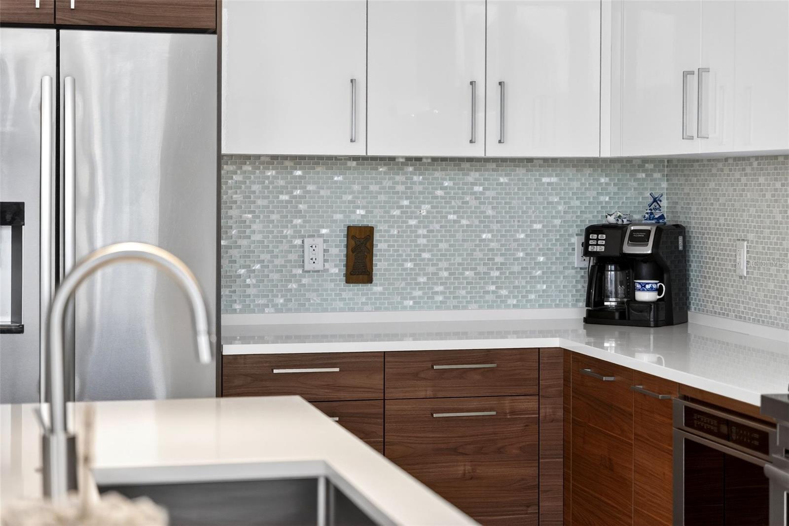 111 S PINEAPPLE AVE #806