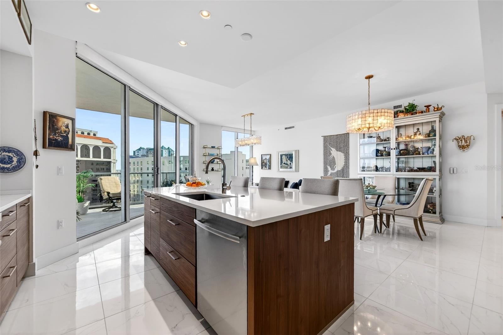 111 S PINEAPPLE AVE #806