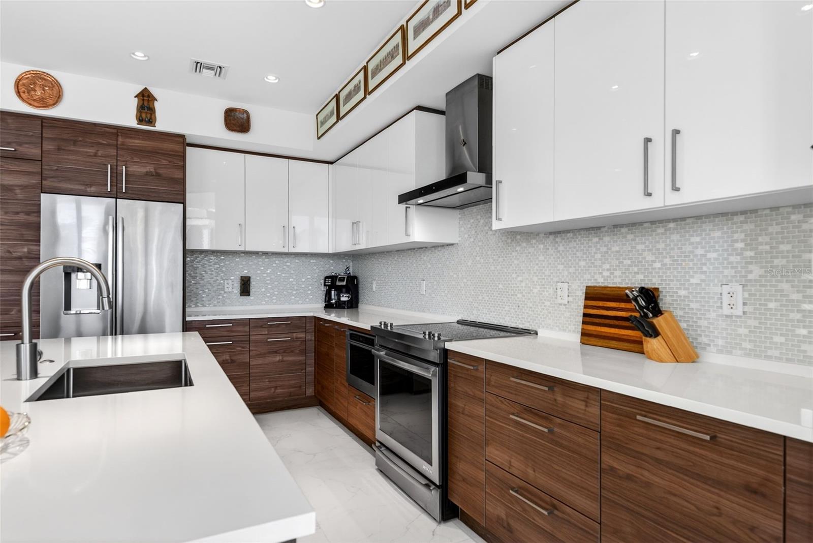 111 S PINEAPPLE AVE #806