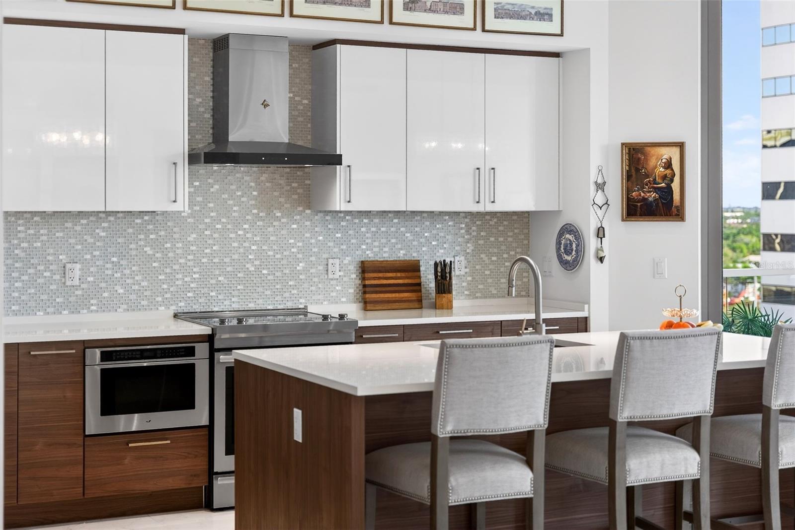 111 S PINEAPPLE AVE #806