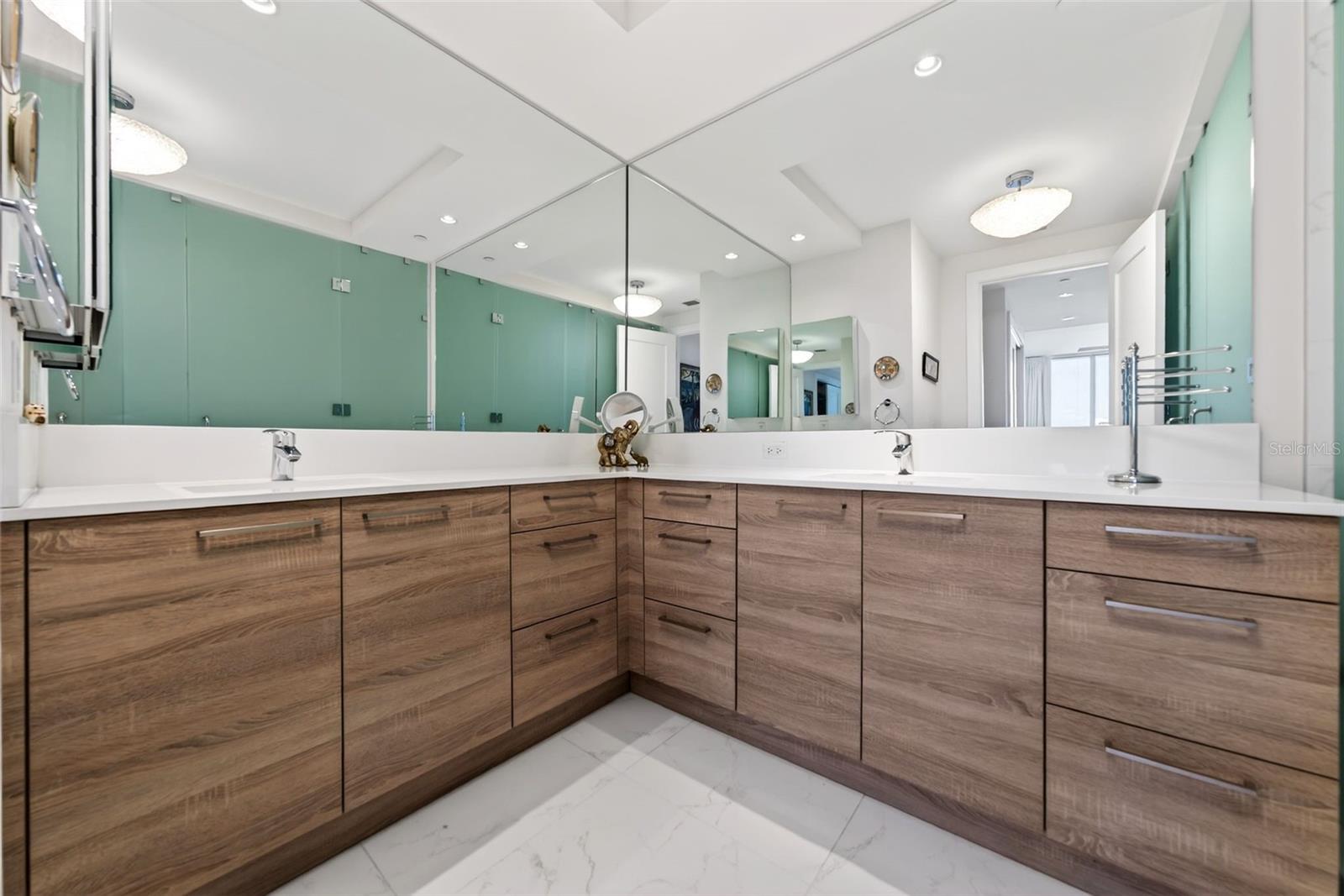 111 S PINEAPPLE AVE #806