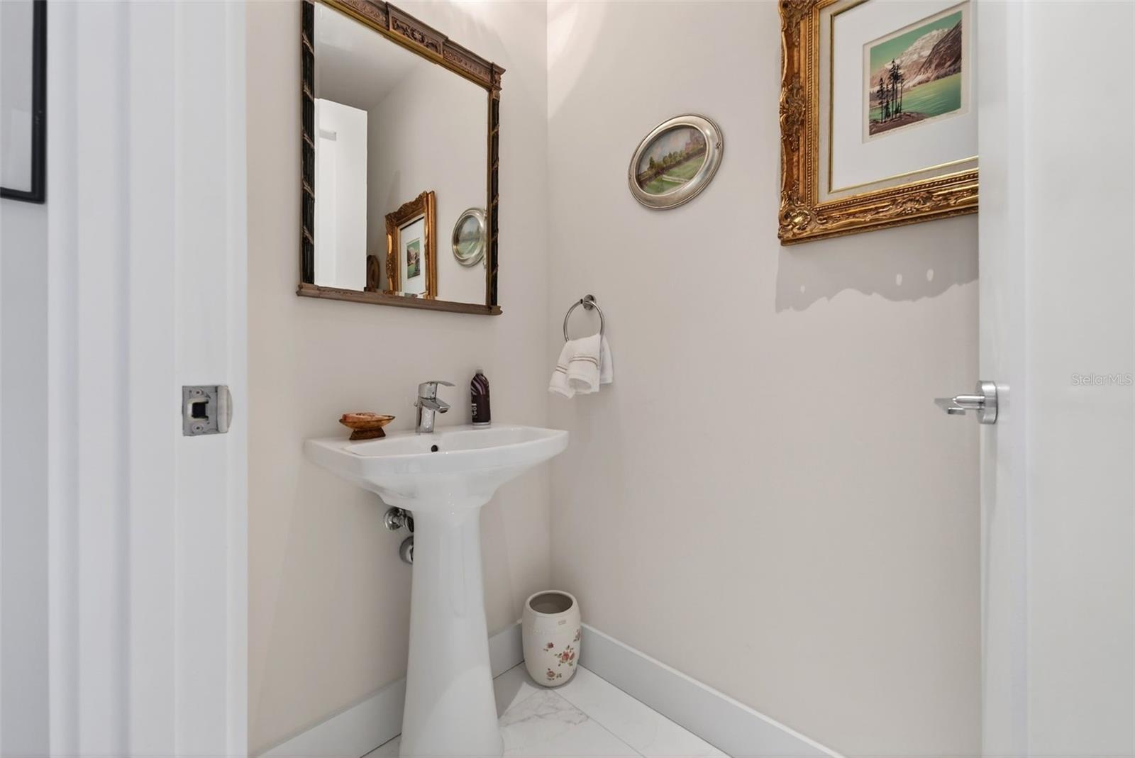 111 S PINEAPPLE AVE #806