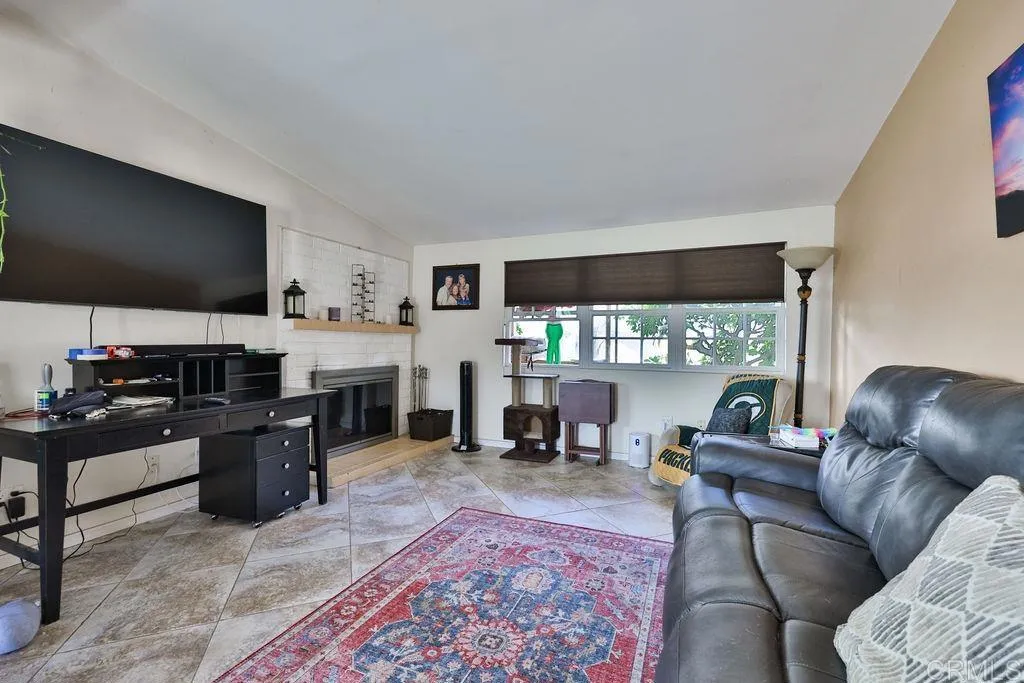 978 Monserate Avenue