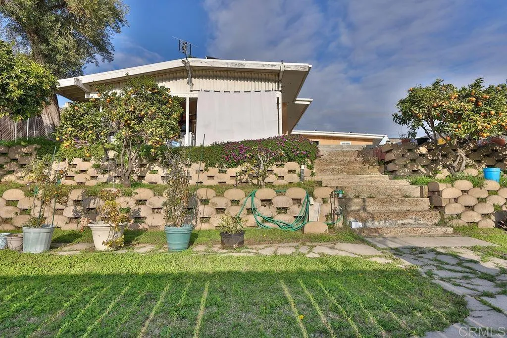 978 Monserate Avenue