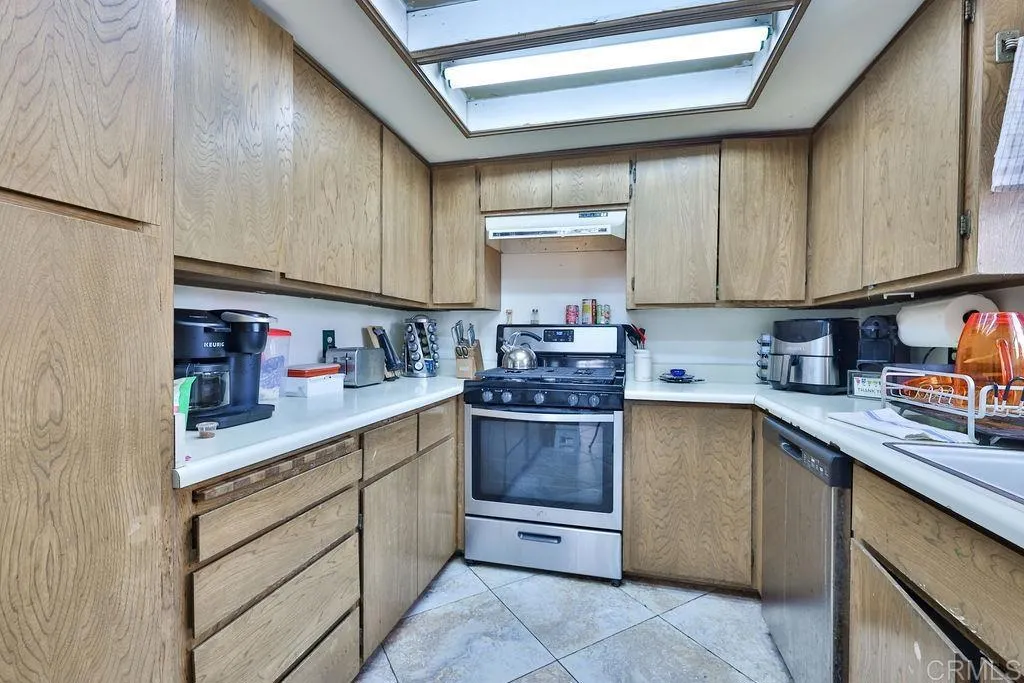 978 Monserate Avenue