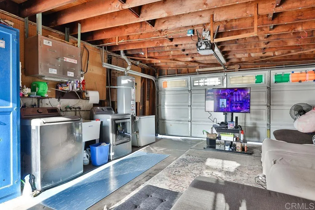 978 Monserate Avenue