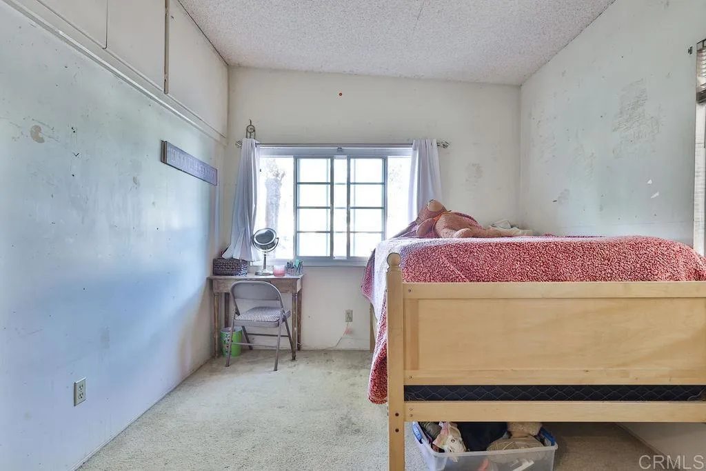 978 Monserate Avenue