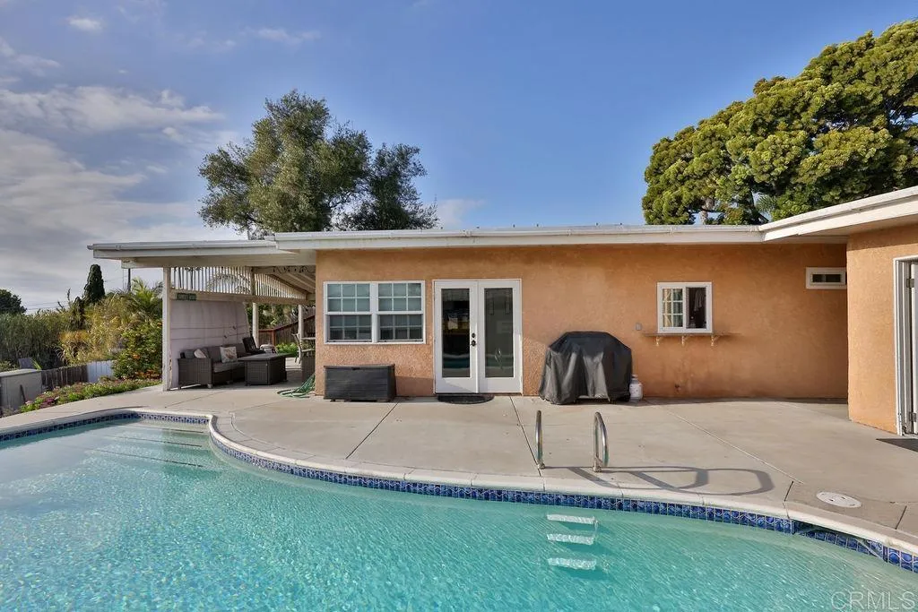 978 Monserate Avenue