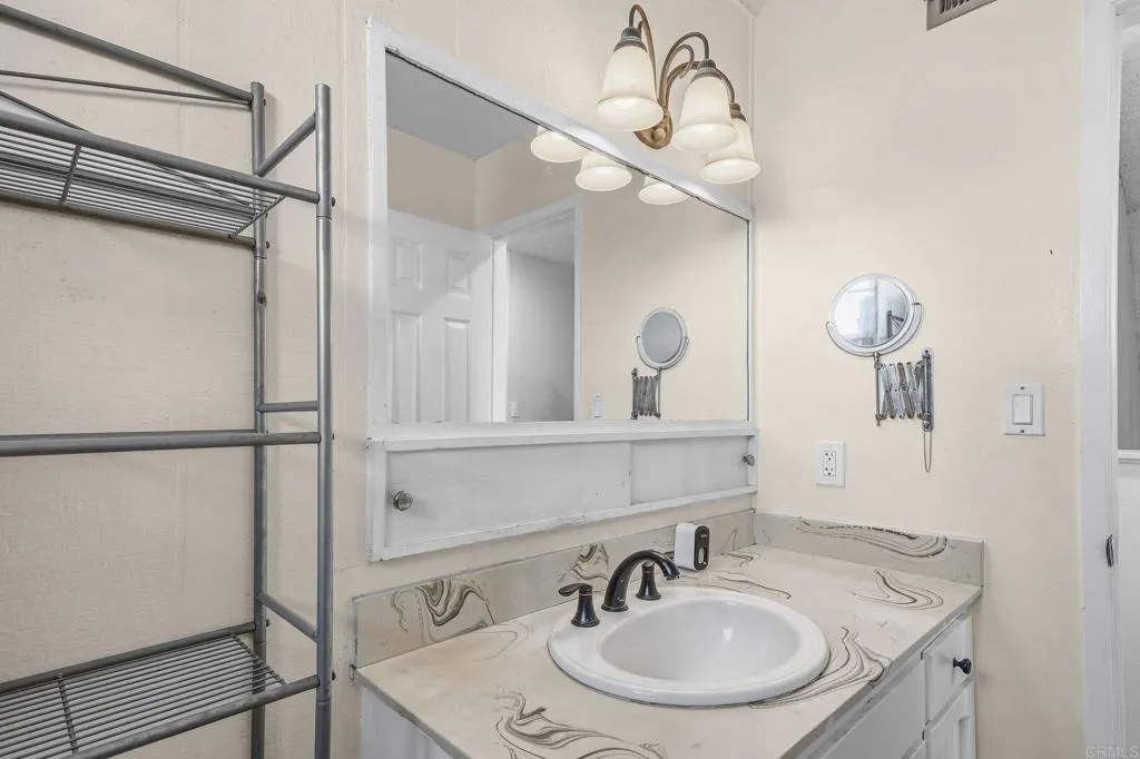 1614 Arequipa Street