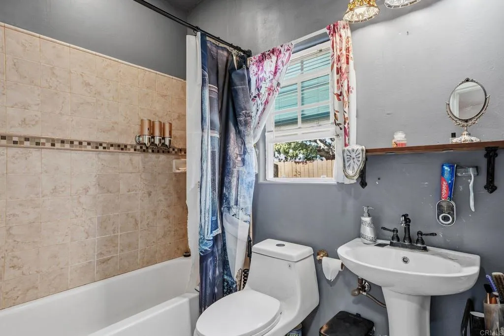 1614 Arequipa Street