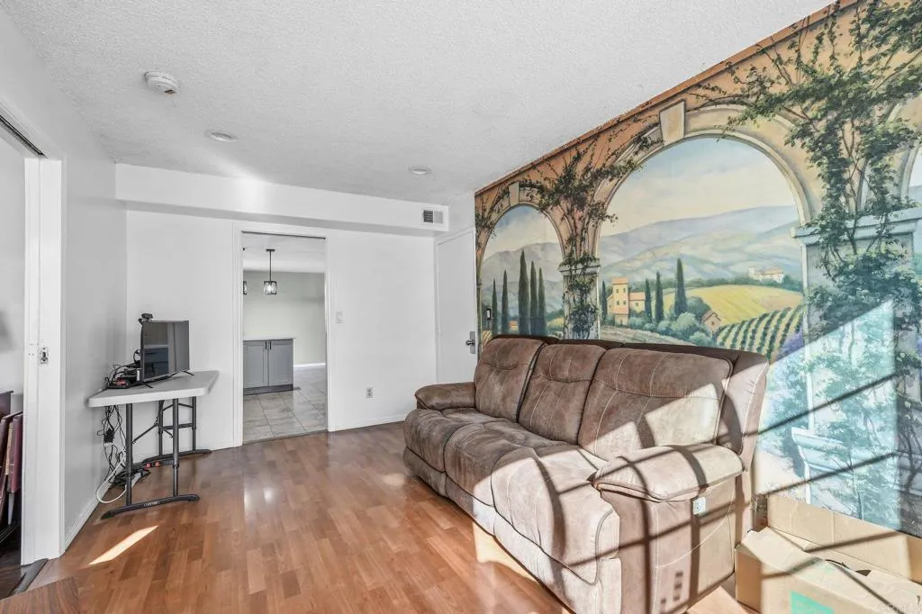 1614 Arequipa Street