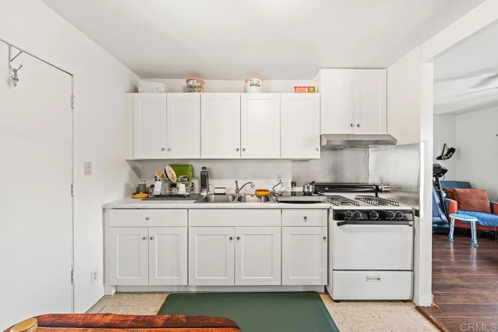 195 Montgomery Street # Abc