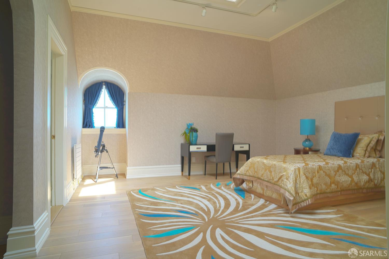 2505 Divisadero Street