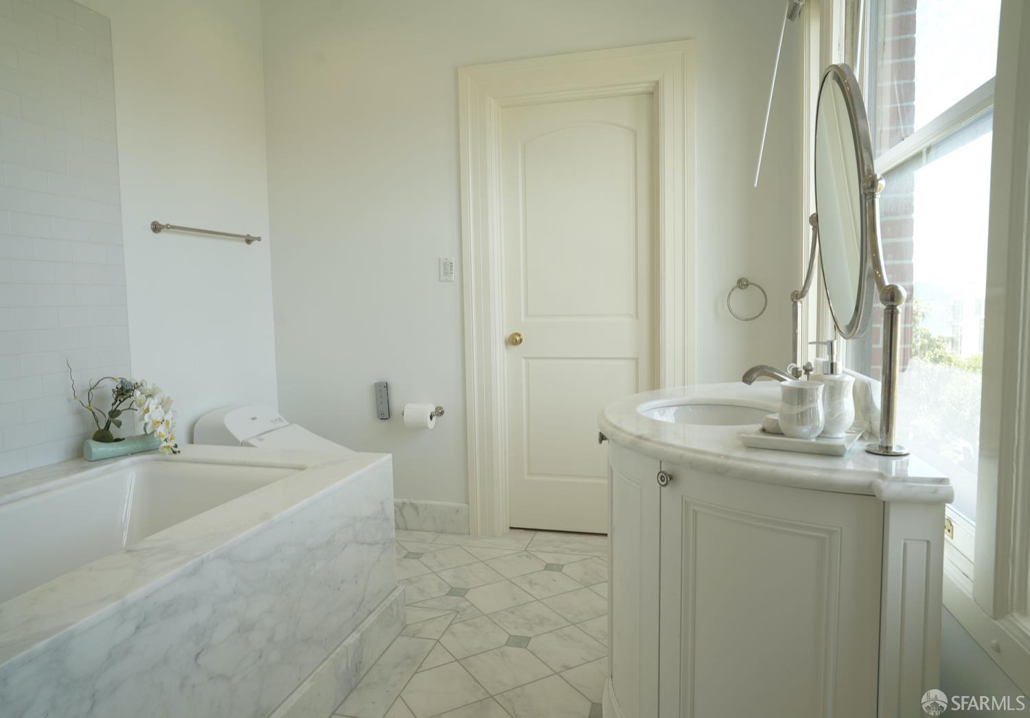 2505 Divisadero Street