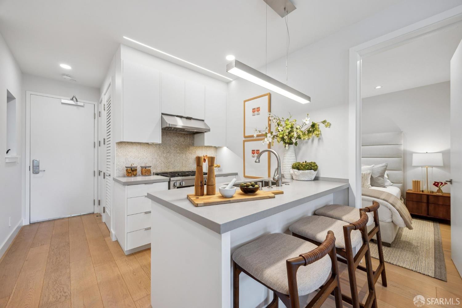 127 Buchanan Street # B