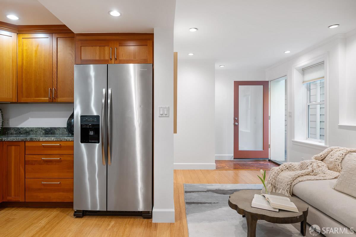 716-716A Douglass Street