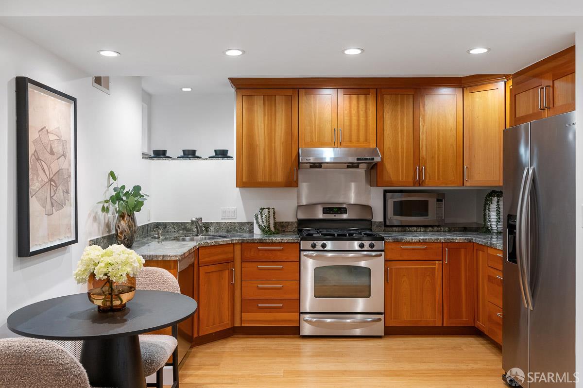 716-716A Douglass Street