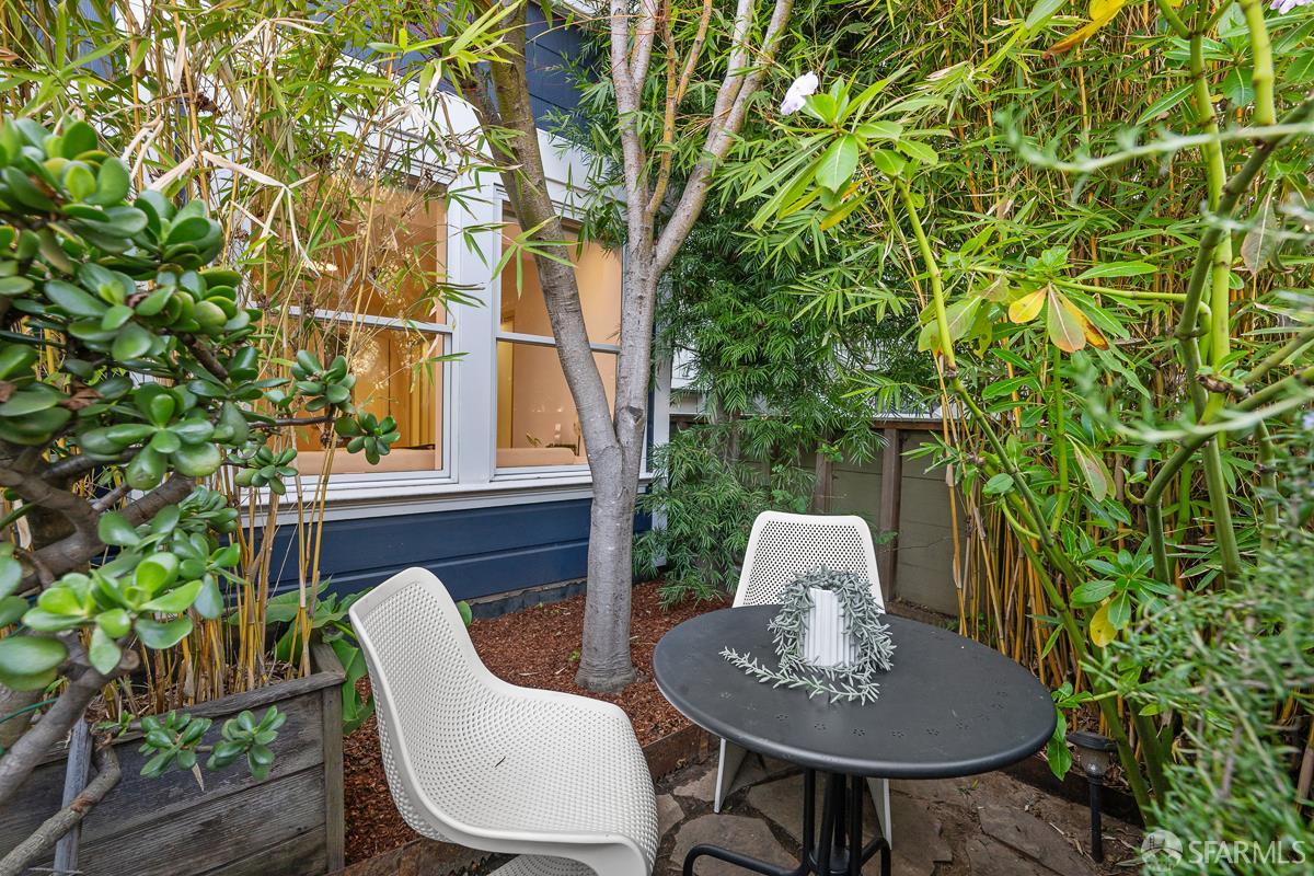 716-716A Douglass Street