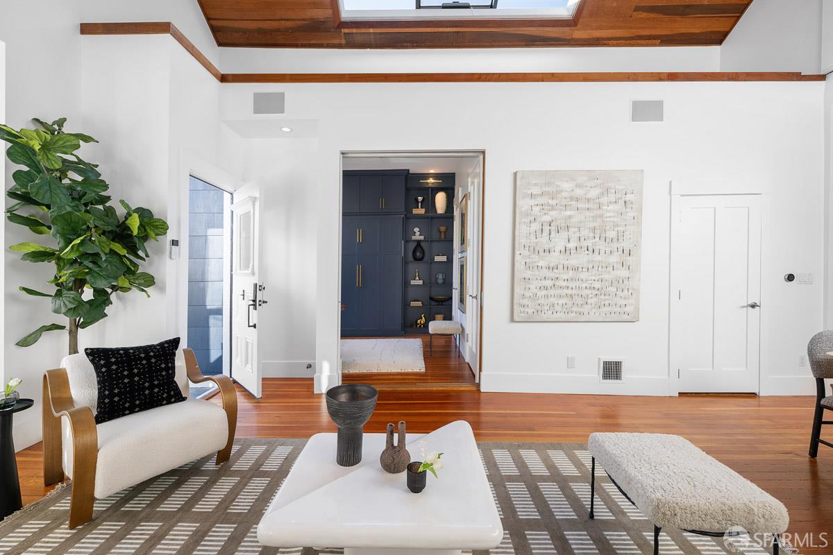 716-716A Douglass Street