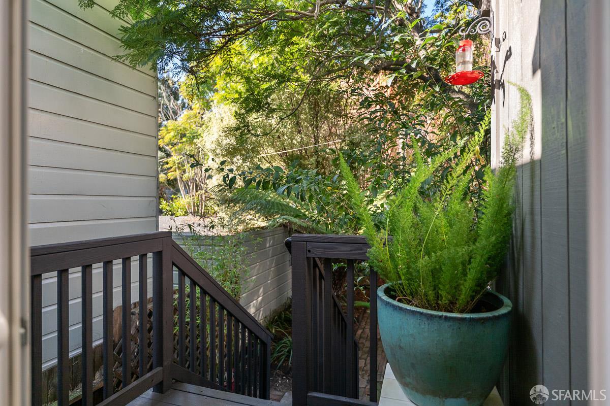 716-716A Douglass Street