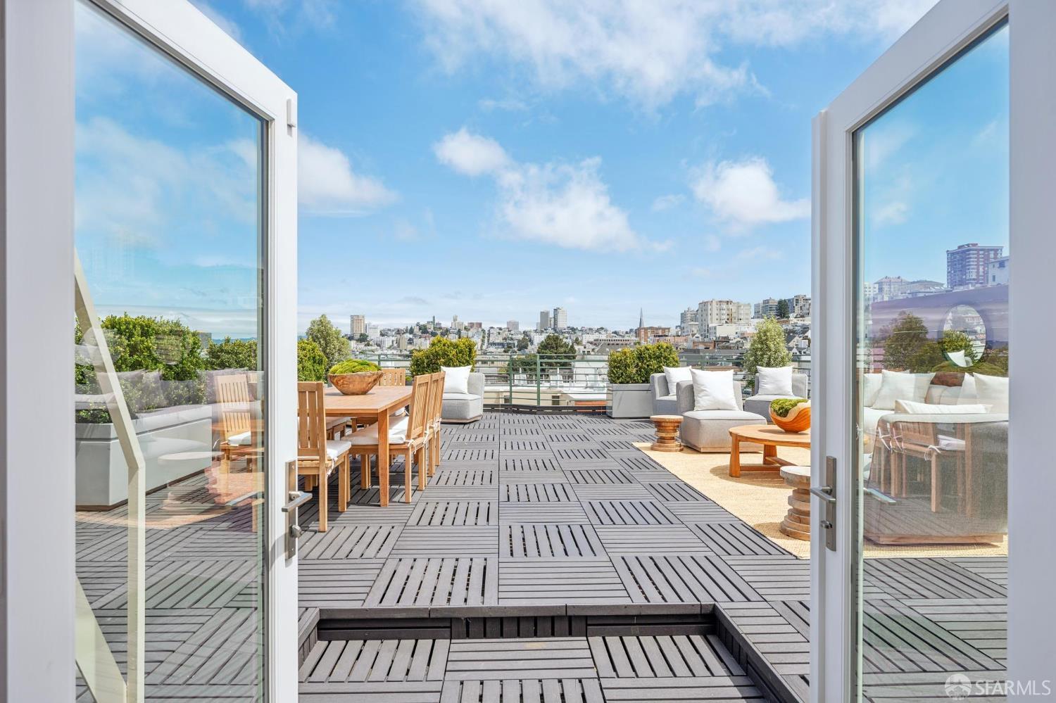 2946 Pierce Street