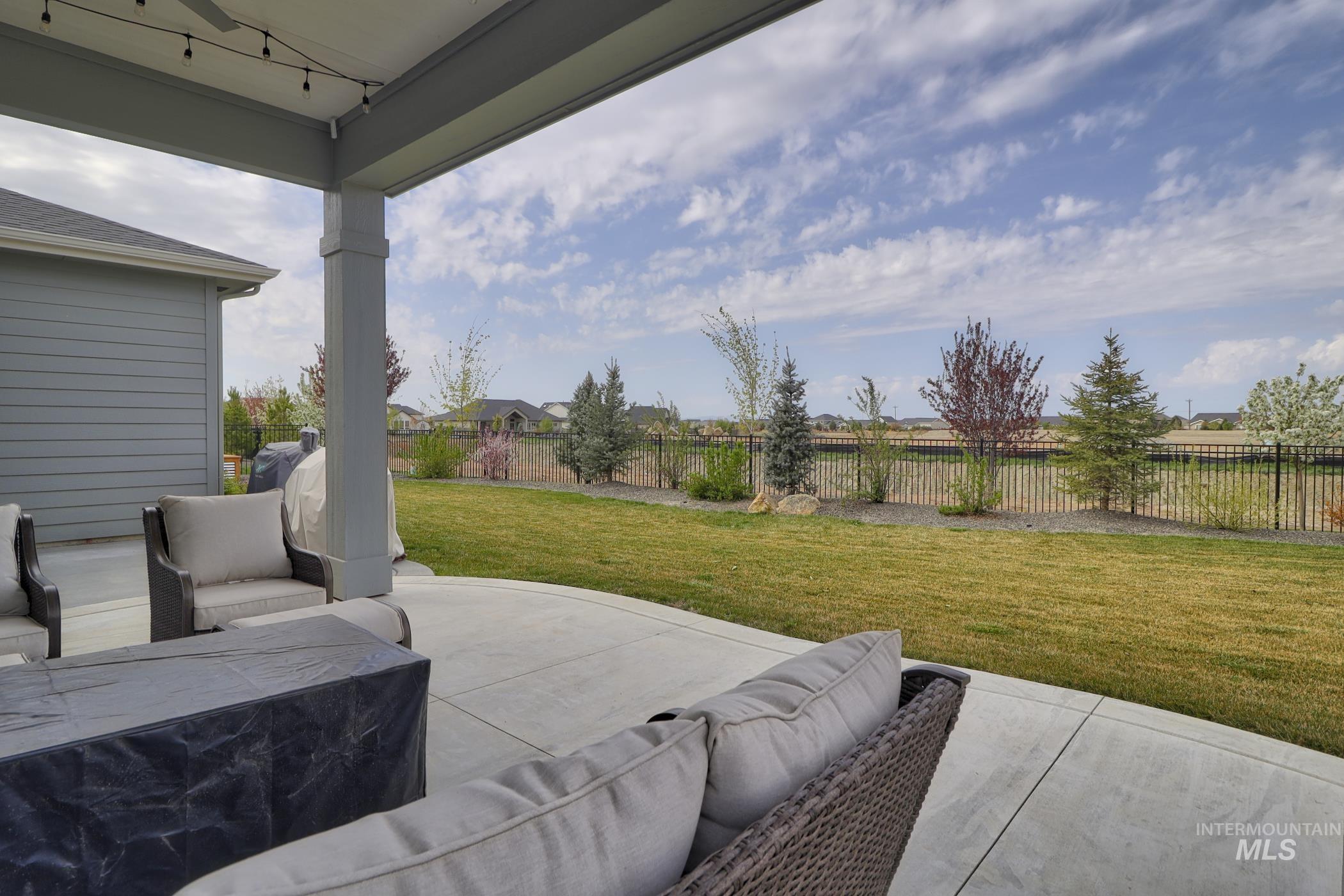 2219 N Fountainhead Way