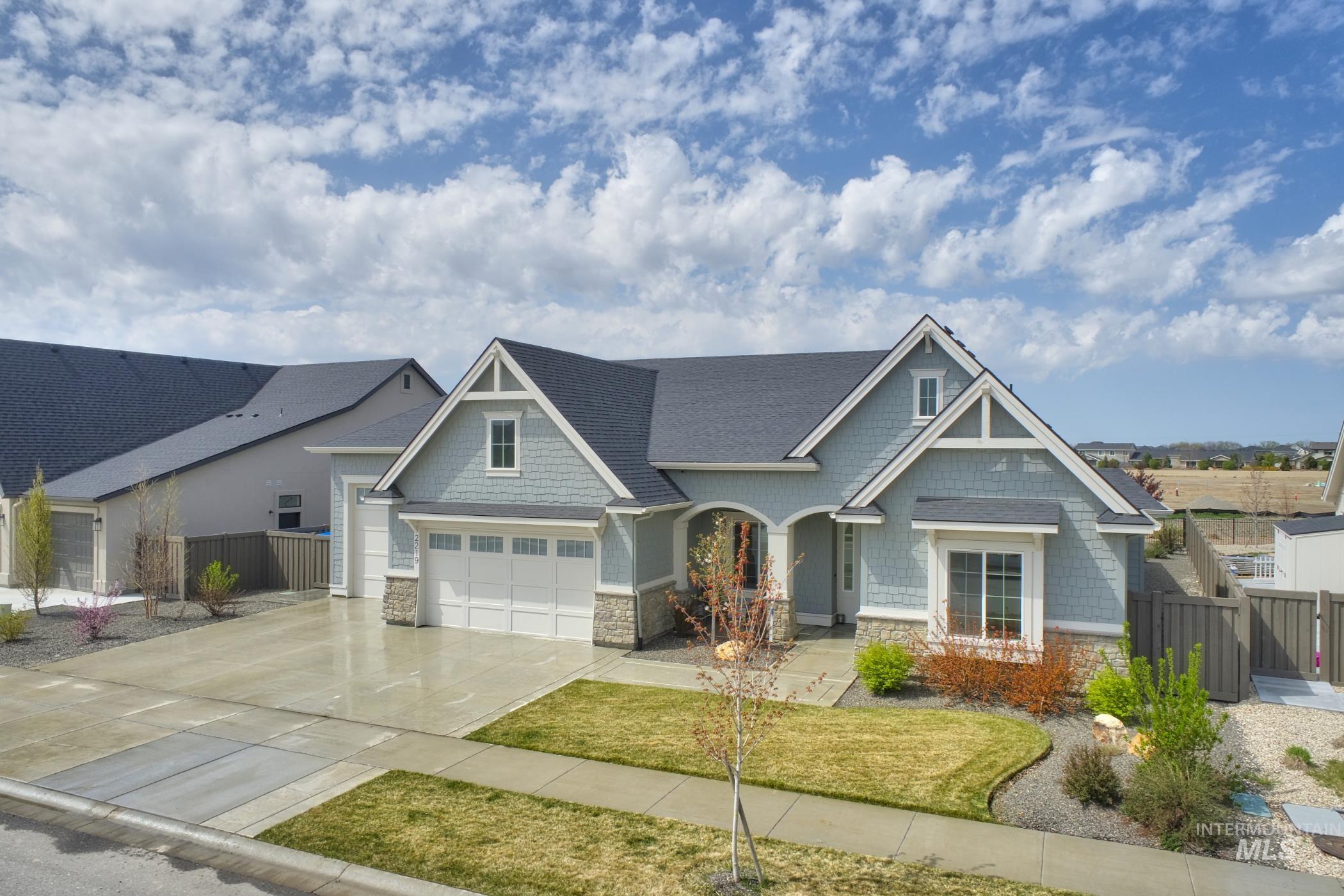 2219 N Fountainhead Way