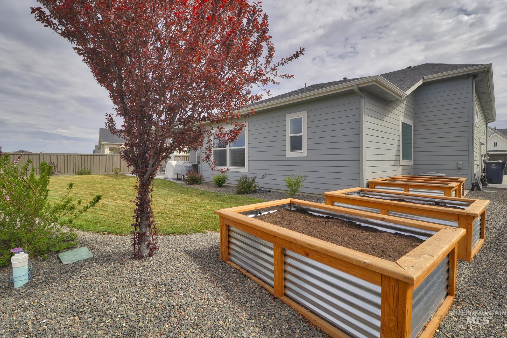 2219 N Fountainhead Way