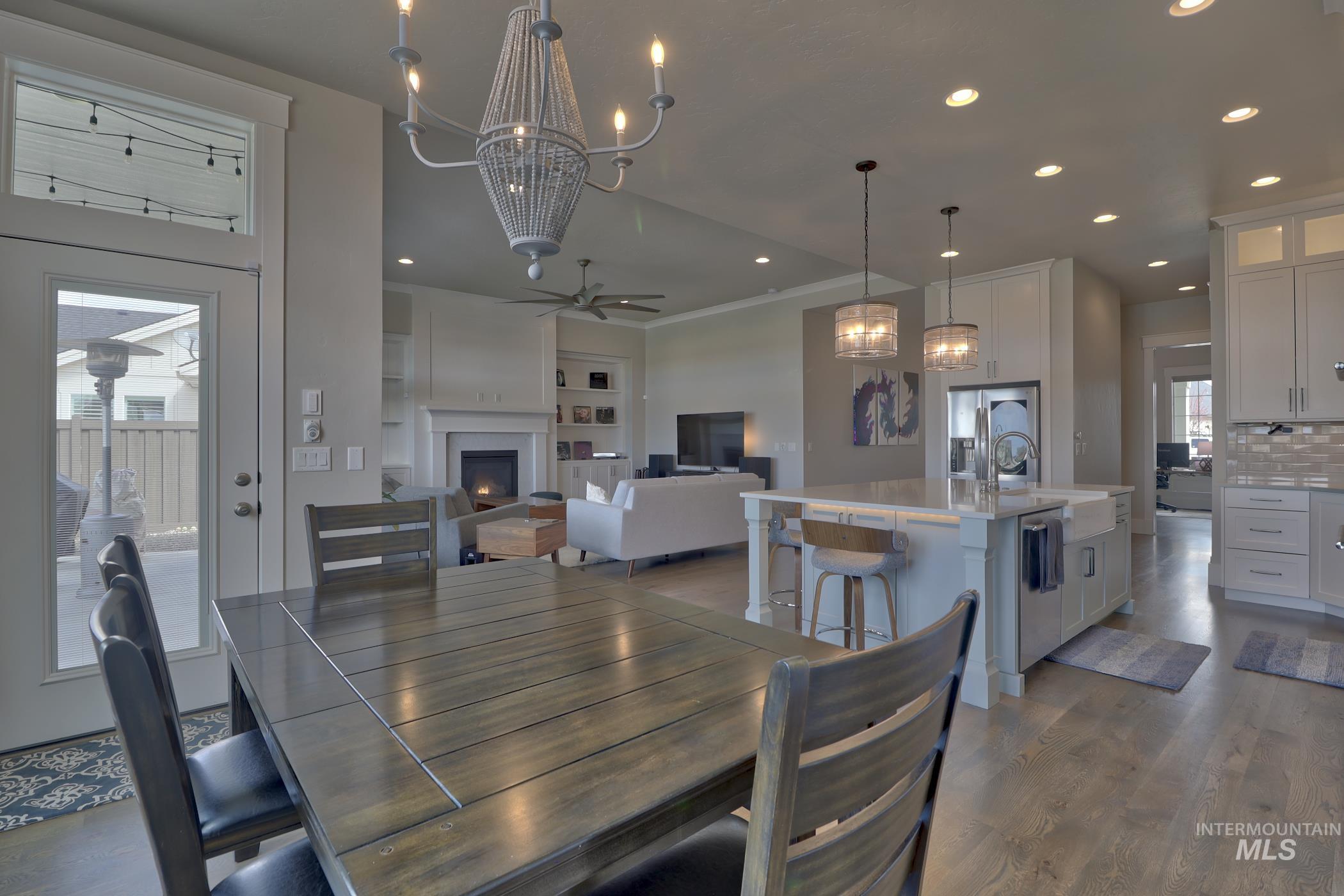 2219 N Fountainhead Way