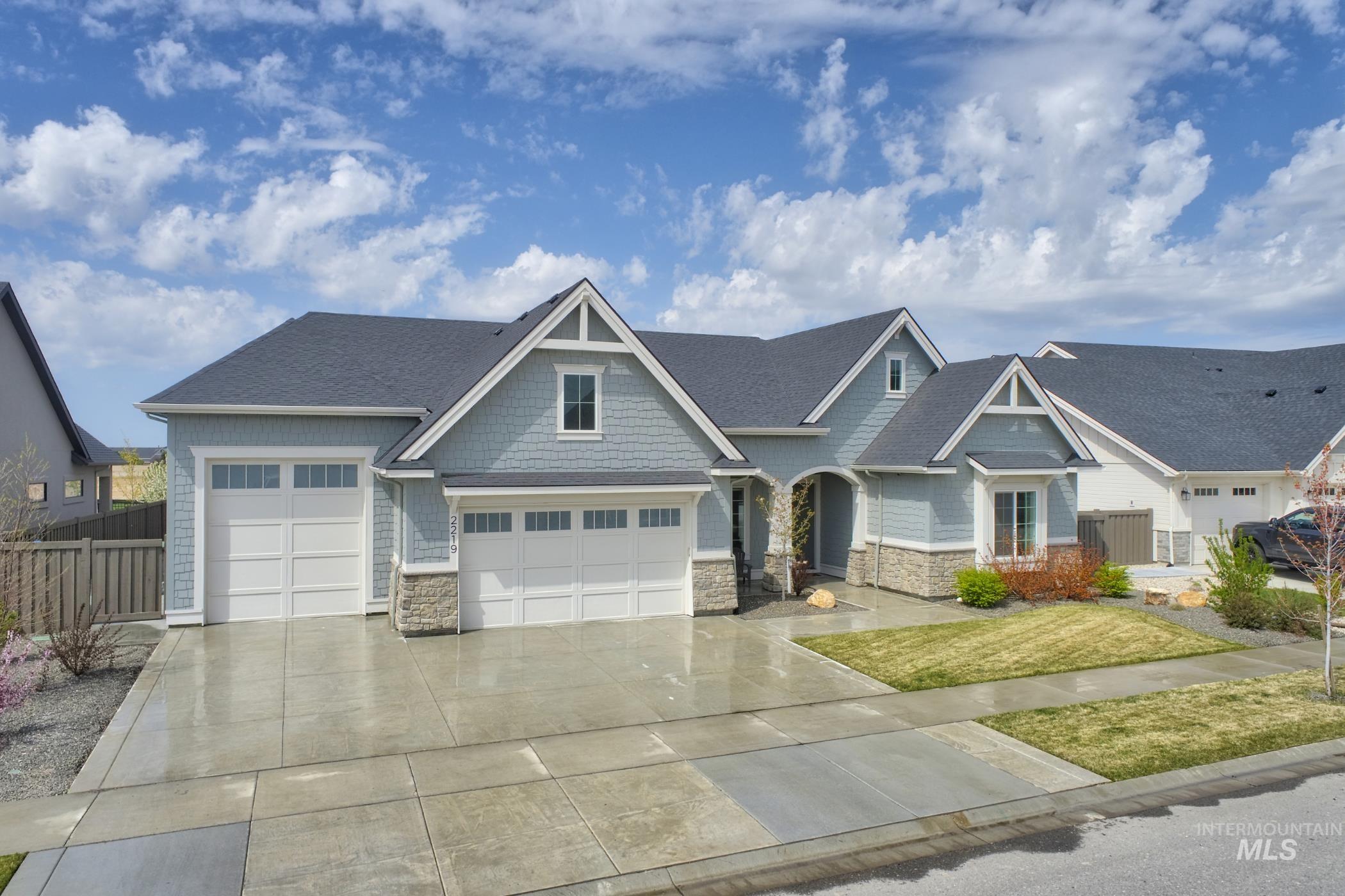2219 N Fountainhead Way