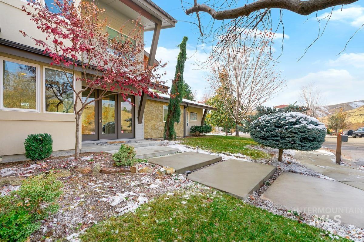 1991 W Axtell Ct.