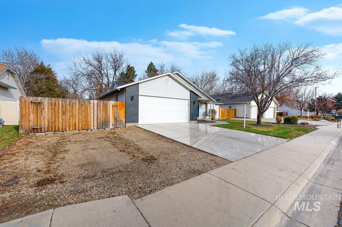 11434 W Montana