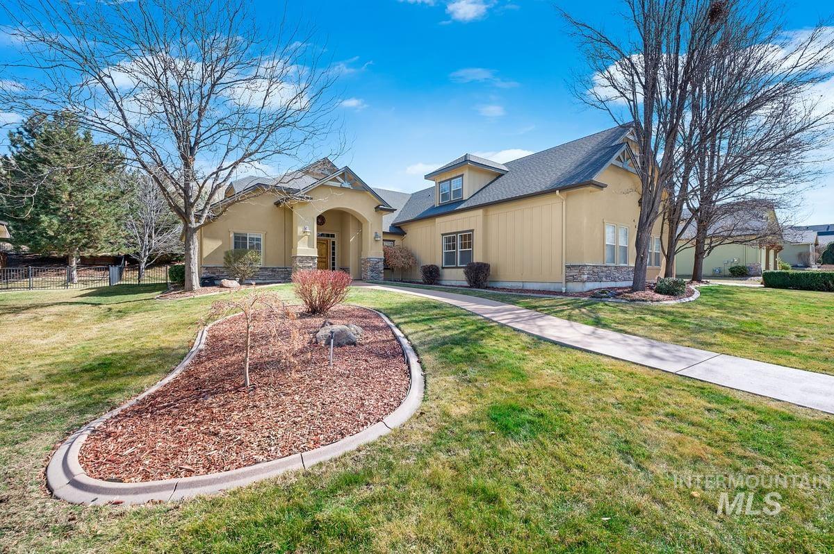 4614 N Arrow Villa Way