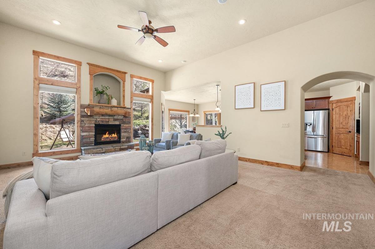 4614 N Arrow Villa Way