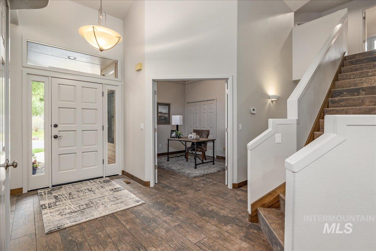 2221 S Crosscreek Lane