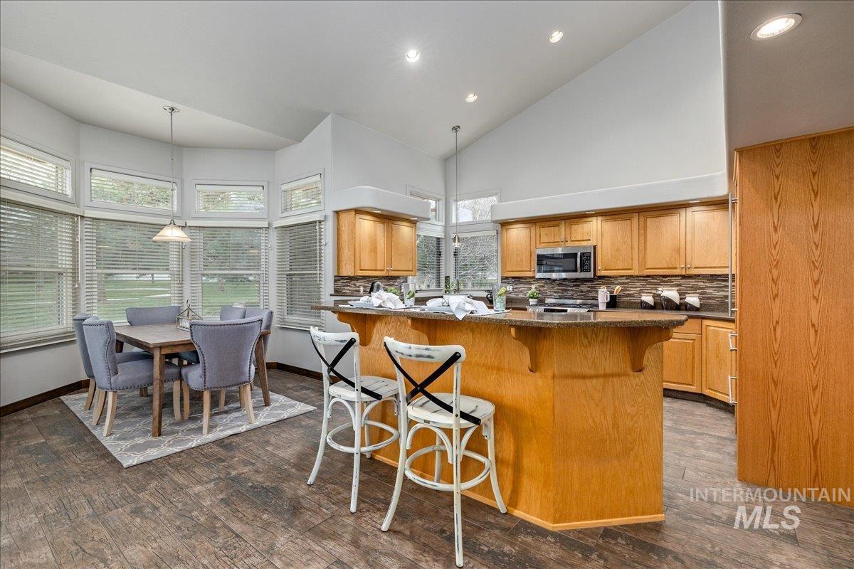 2221 S Crosscreek Lane