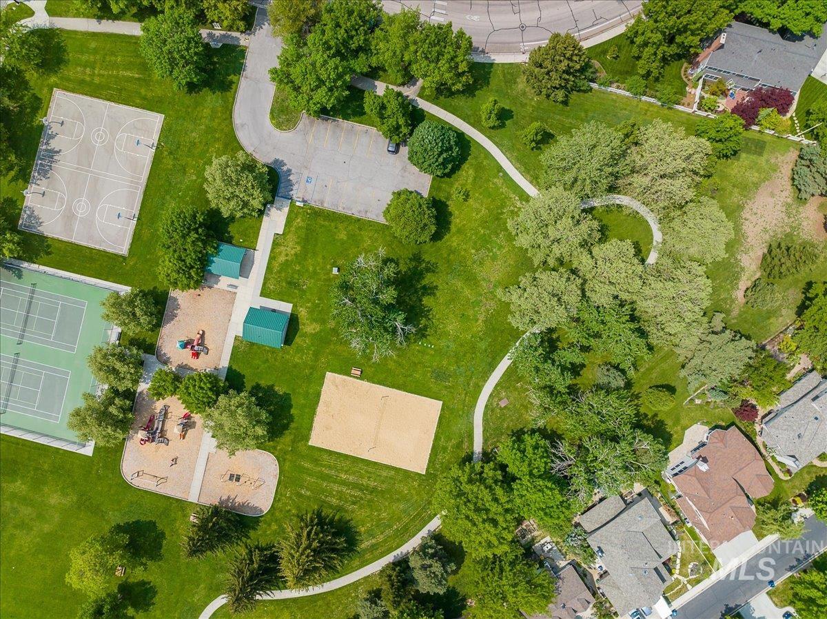 2221 S Crosscreek Lane