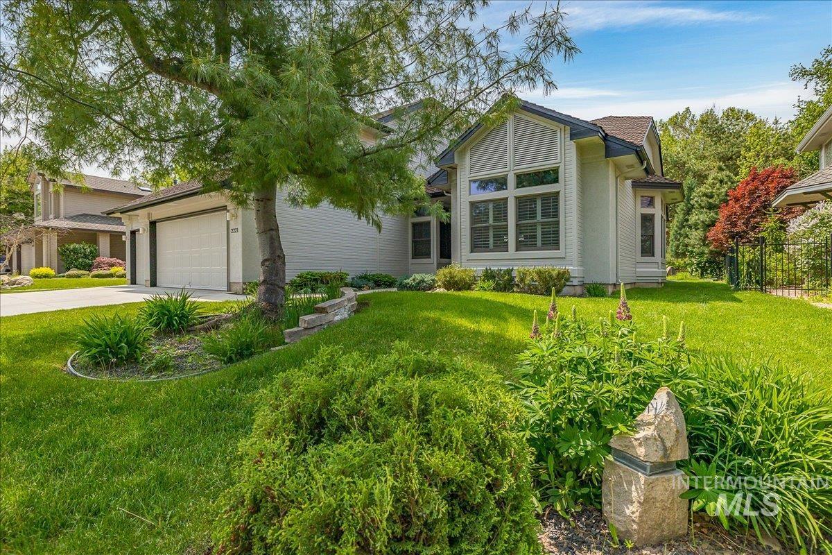 2221 S Crosscreek Lane