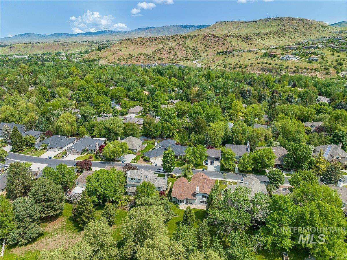 2221 S Crosscreek Lane