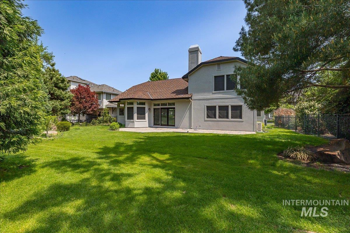 2221 S Crosscreek Lane