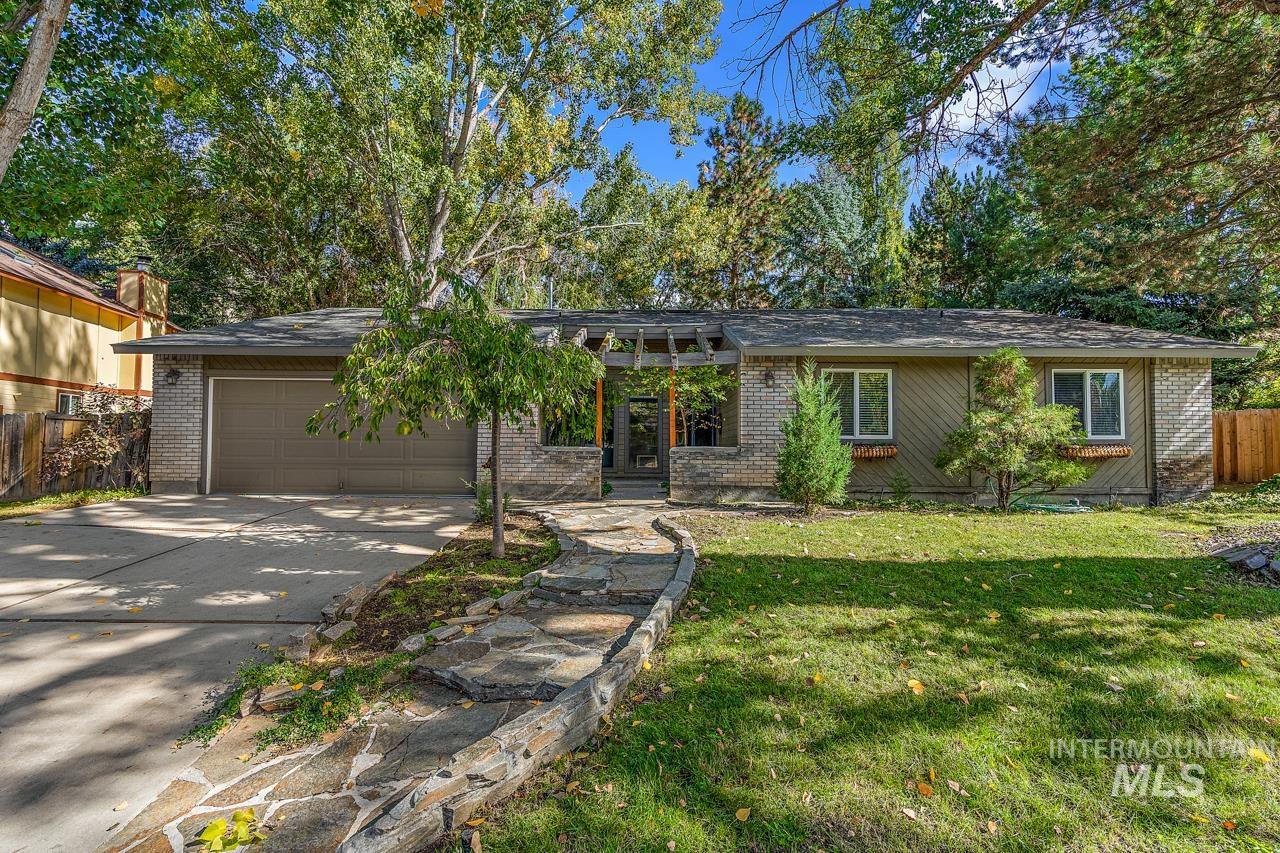 5410 N Turret Way
