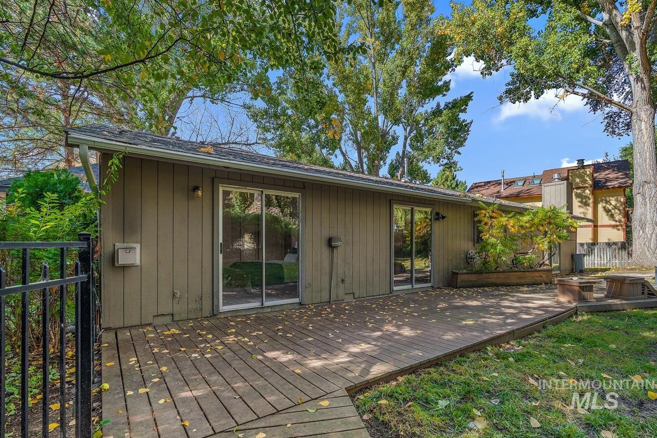 5410 N Turret Way