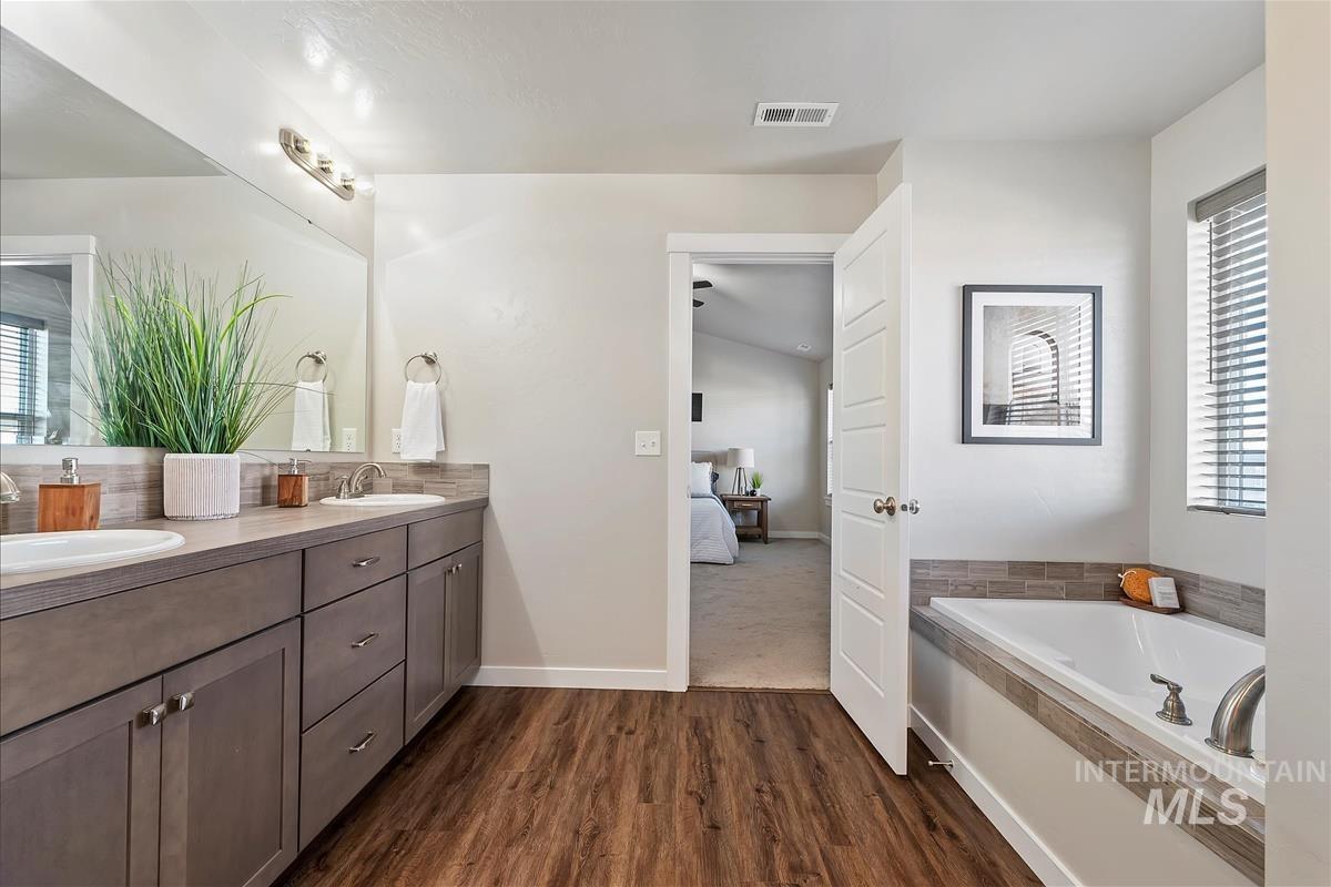 1036 W Flower Garden