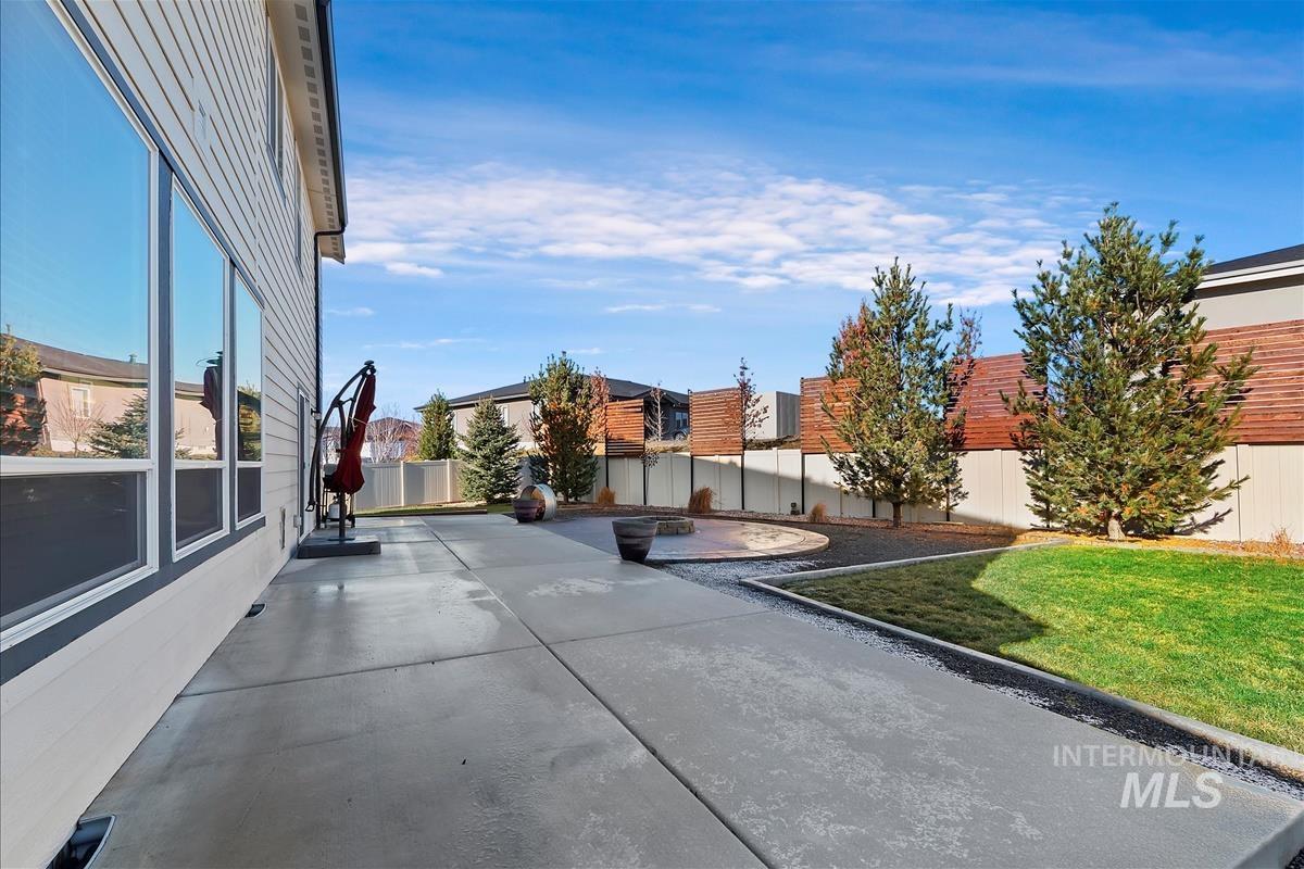 1036 W Flower Garden