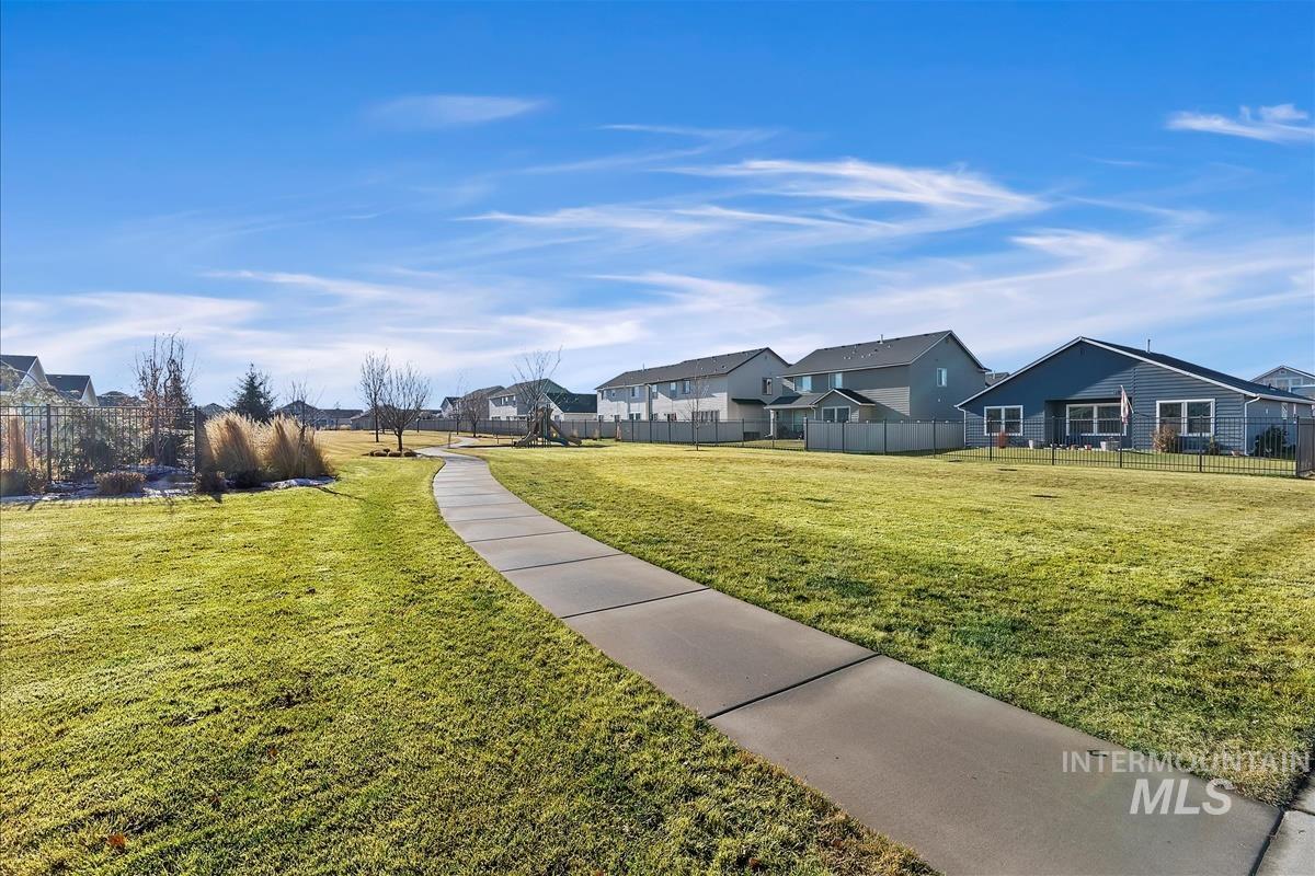 1036 W Flower Garden