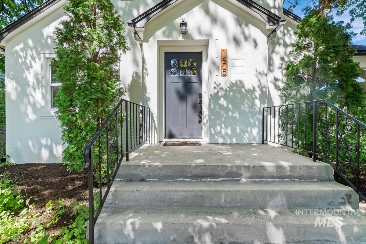 1405 S Allen