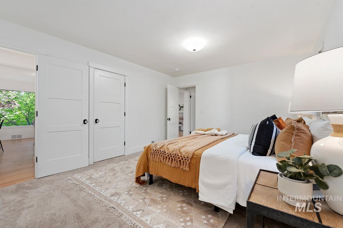 1405 S Allen