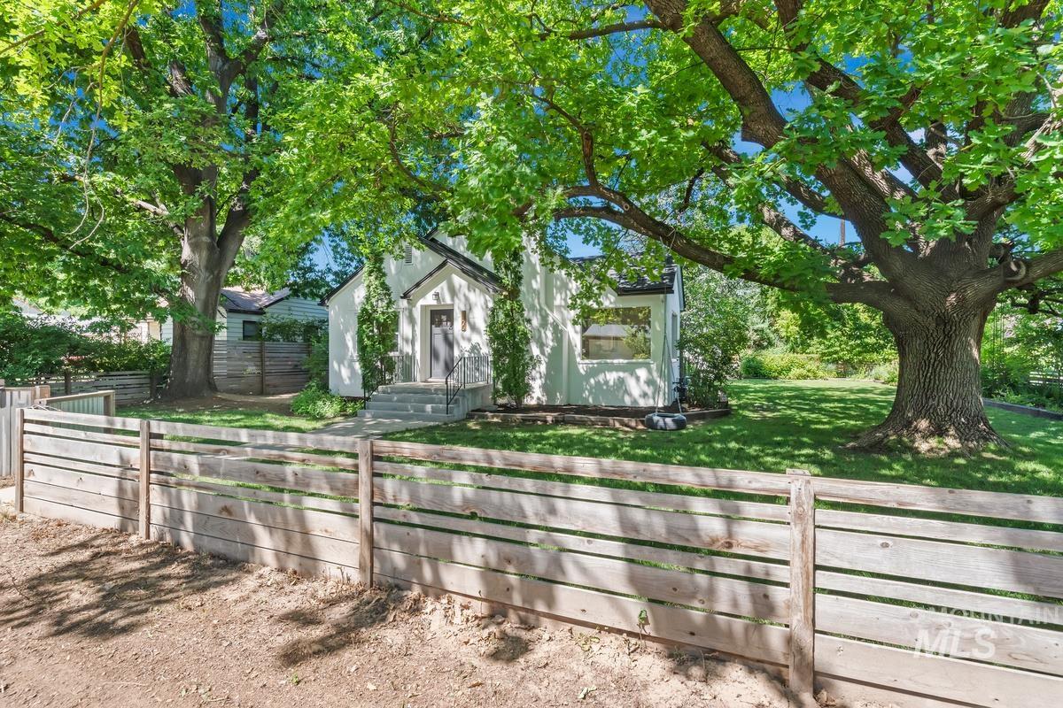 1405 S Allen