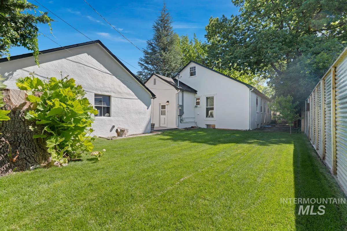 1405 S Allen
