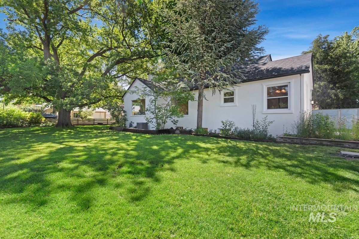 1405 S Allen